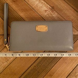 Micheal Kors Authentic Wallet